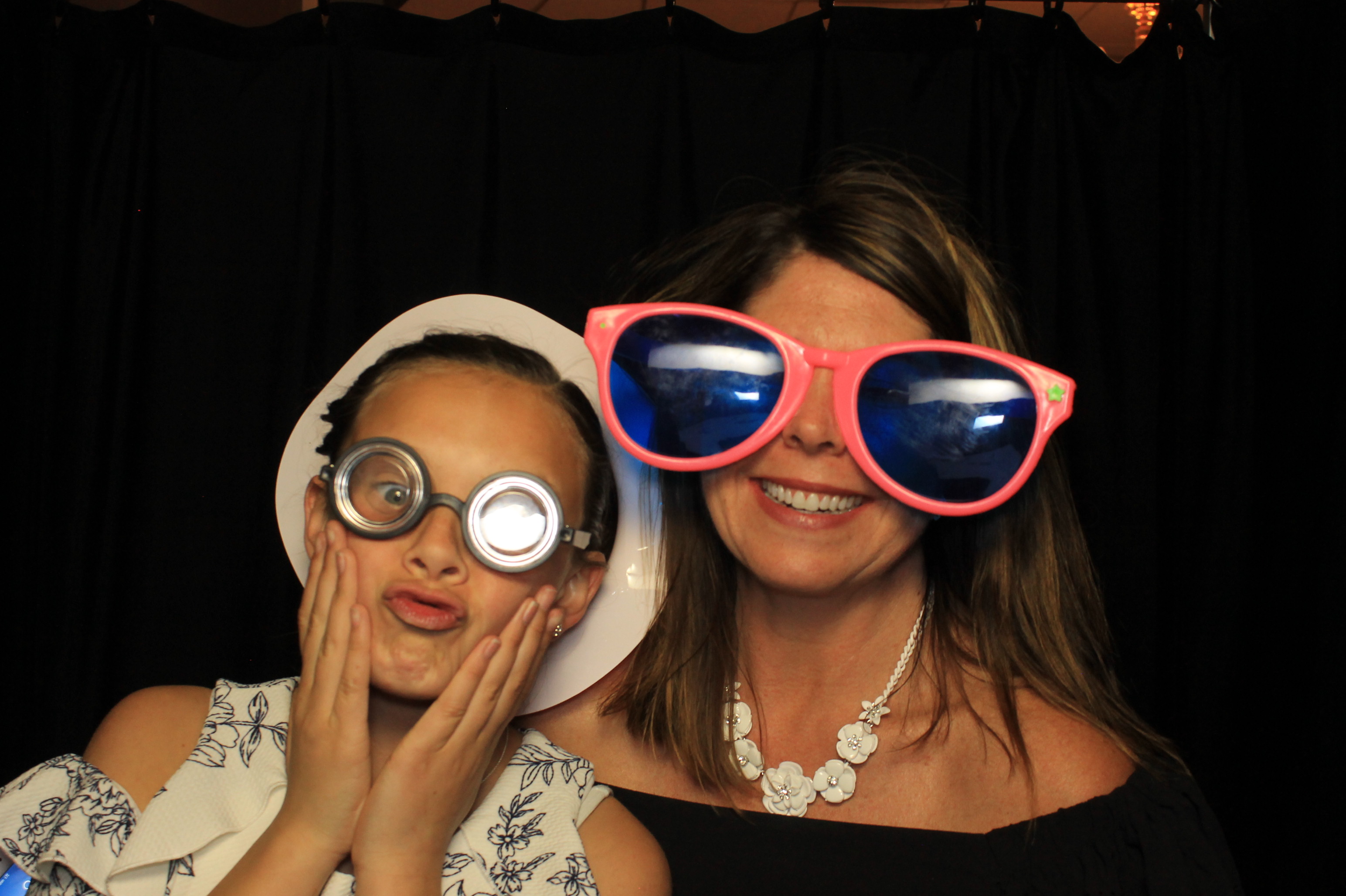 Meredith and Doug Wedding | View more photos from the event at gallery.photoboothcincy.com/u/PhotoBoothCincy/Meredith-and-Doug-Wedding
